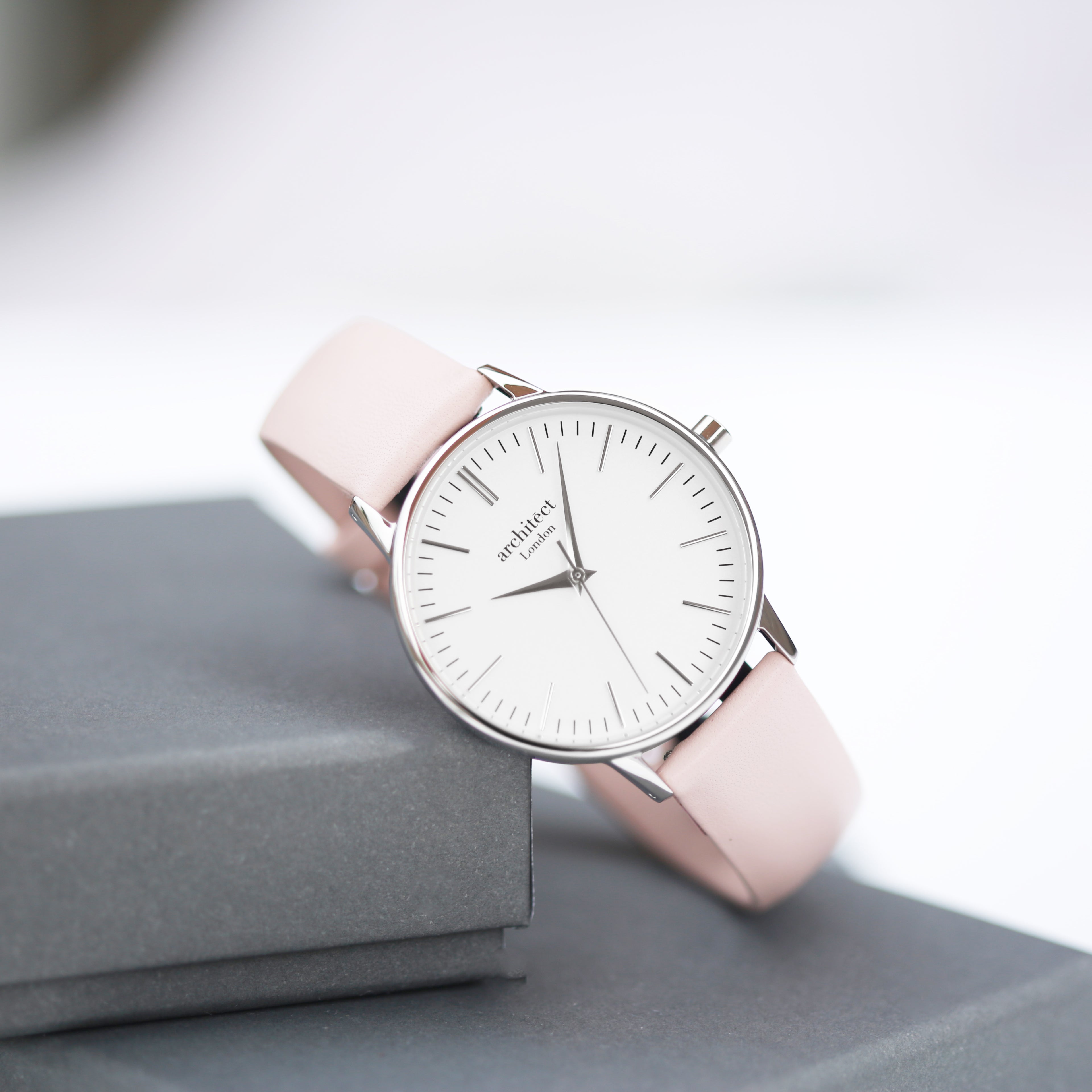 Ladies Architēct Blanc Silver Bezel - Modern Font Engraving + Light Pink Strap